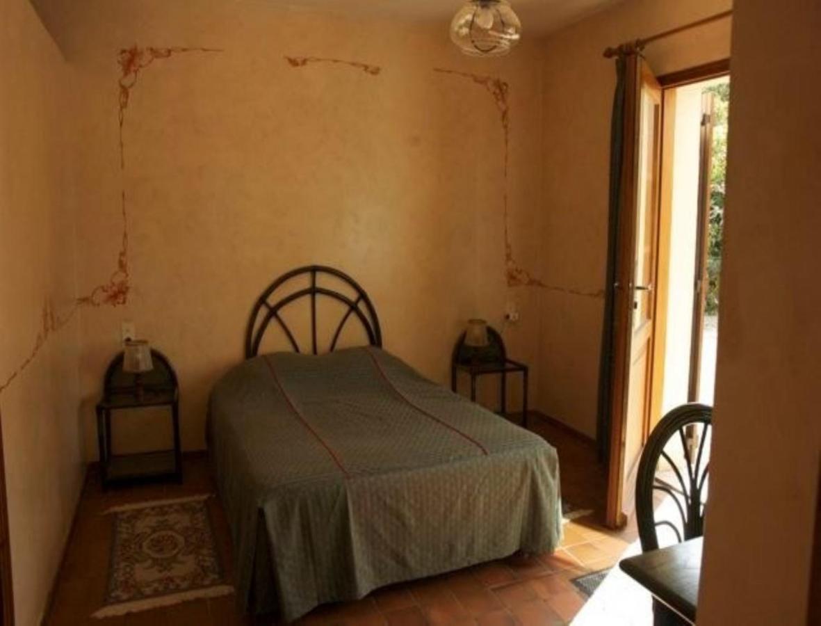Chambres D'Hotes Les Pierries Vézannes Стая снимка
